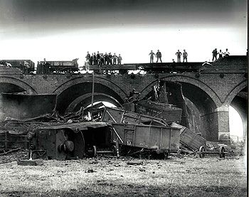 Train crash at Oakley viaduct 1949